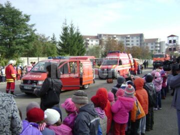 Acțiune: Spectacol cu pompieri, în regia ISU Suceava, pentru mii de copii din județ