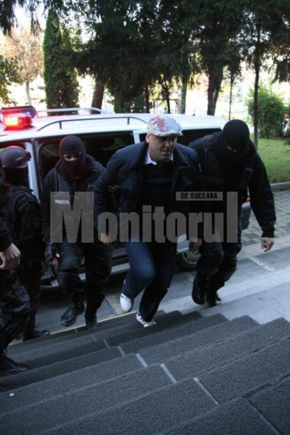 Tribunalul a acceptat propunerile de arestare a șase persoane din Botoșani, printre care și pilotul de raliuri Andy Daniel Drob Tribunalul a acceptat propunerile de arestare a șase persoane din Botoșani, printre care și pilotul de raliuri Andy Daniel Drob