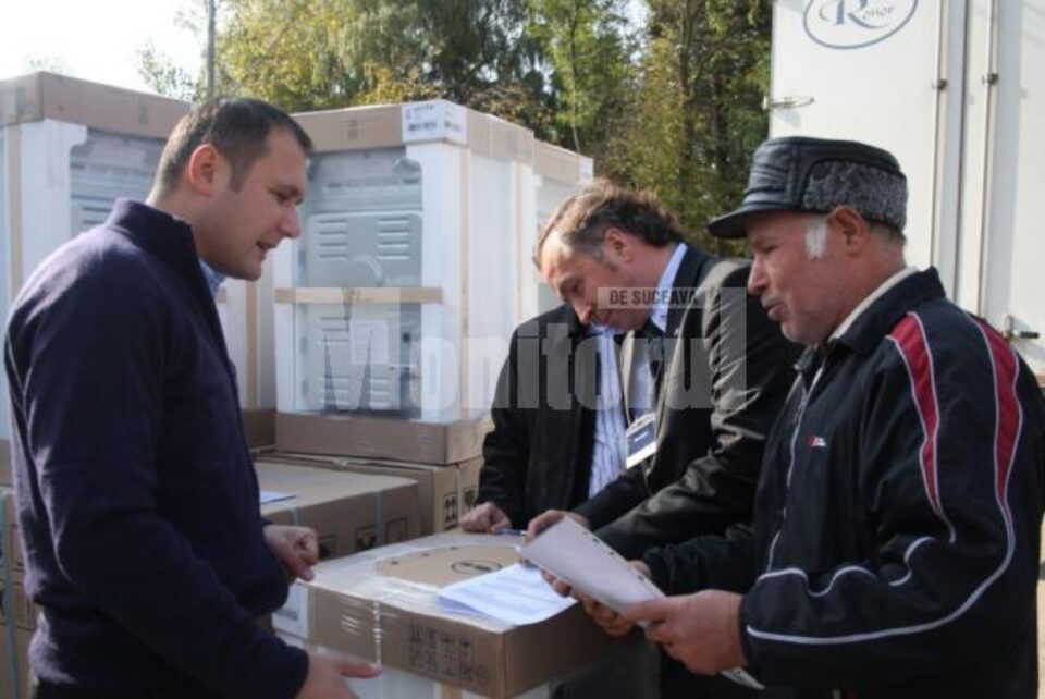 Sprijin: OMV-Petrom a donat frigidere și aragazuri sinistraților din județul Suceava