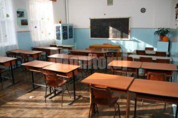 Proteste: Profesorii din Ipotești nu au intrat vineri la ore