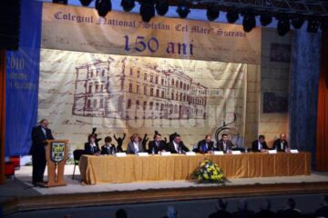 Conducerea Colegiului Național „Ștefan cel Mare” și-a omagiat foștii și actualii dascăli
