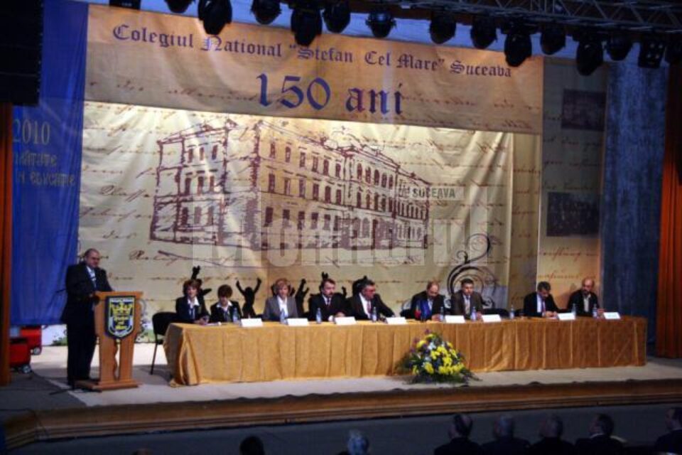 Conducerea Colegiului Național „Ștefan cel Mare” și-a omagiat foștii și actualii dascăli