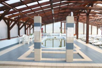 Ofertă doi în unu: Relaxare și tratament în piscina acoperită, cu apă sărată, de la Cacica