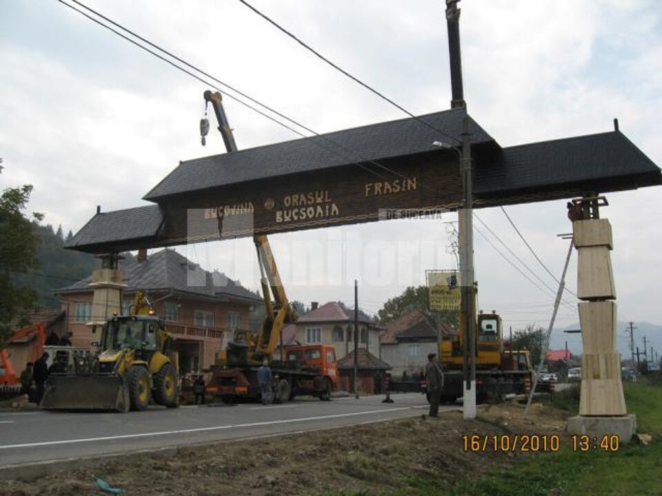 O nouă poartă bucovineană a fost inaugurată la intrarea în orașul Frasin
