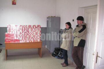 Soții Ciprian și Mărioara Ardelean, din Timișoara, transportau 5.000 de pachete de țigări, pe care le cumpăraseră din Bazarul Suceava