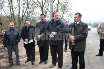 Trei drumuri construite cu finanțare europeană de un milion de euro au fost inaugurate la Dorna Candrenilor