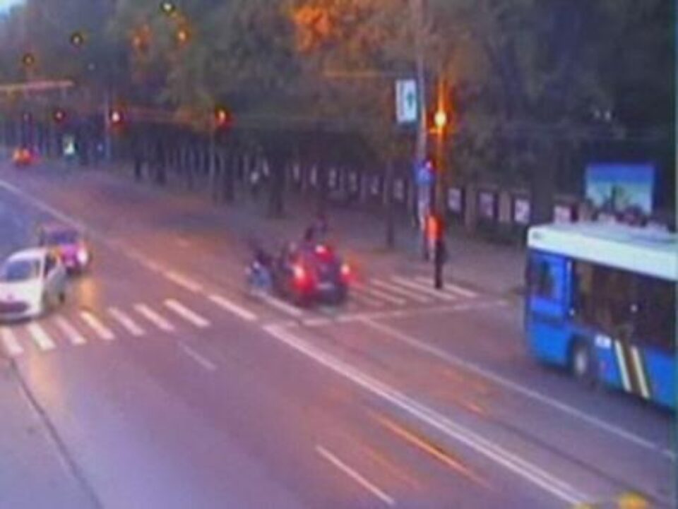 Bonă cu un copil în căruț, spulberată pe trecerea de pietoni de suceveanul de 17 ani. Foto: MEDIAFAX