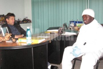 Alexandru Scheul, proprietarul firmei SC Killer, și James Okere Gospel, azilantul nigerian