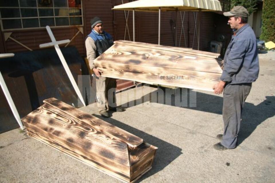 La Serviciul Domeniului Public există în fiecare zi „pe stoc” măcar două sicrie și cruci