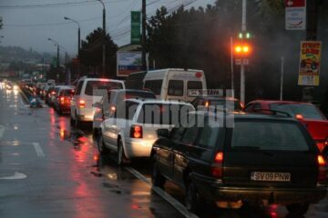 Cozi interminabile: Principala arteră de circulație a Sucevei, paralizată din nou de lucrările ISPA