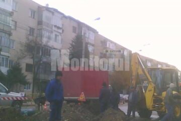 Avarie la una dintre magistralele de apă care traversează bulevardul George Enescu