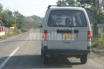 La Cajvana, o mașină marca Suzuki, aparținând categoriei M2, circulă cu acte în regulă pe drumurile din județ