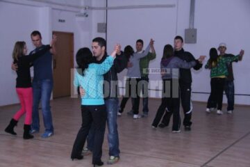 Petrecere: Boboci vikingi, azteci și maiași, pe scena Balului Grupului Școlar Nr. 1 Câmpulung Moldovenesc