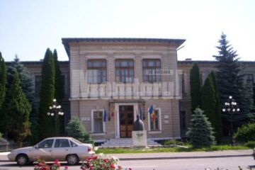 Spectacol aniversar la Zilele Colegiului Național „Nicu Gane” Fălticeni