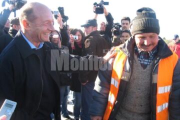 Rapid: Președintele Băsescu a fost într-o vizită de 11 minute la podul de la Dornești