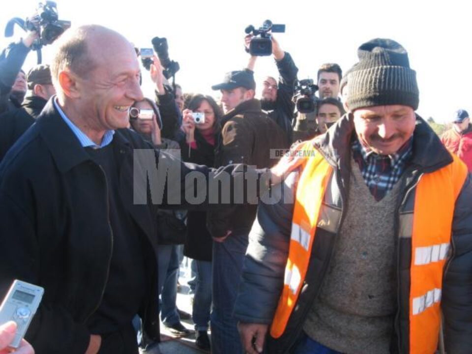 Rapid: Președintele Băsescu a fost într-o vizită de 11 minute la podul de la Dornești