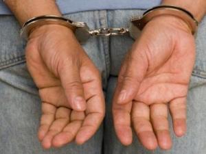 În flagrant: Ofițeri de poliție, săltați de DNA Suceava