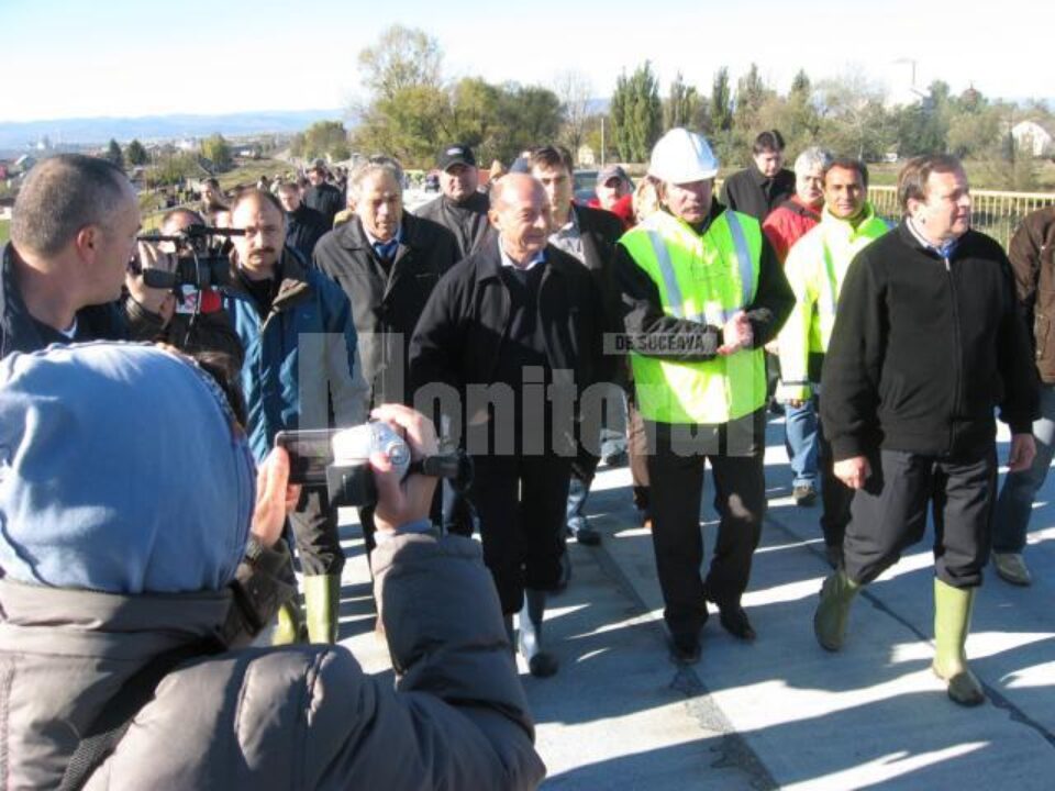 Rapid: Președintele Băsescu a fost într-o vizită de 11 minute la podul de la Dornești