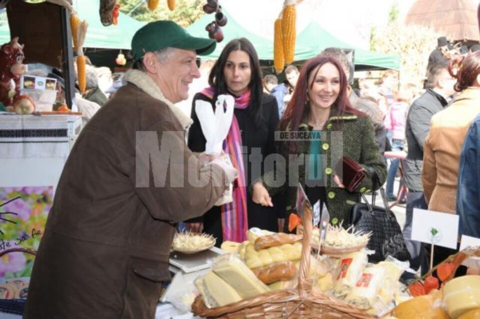 Soția premierului Emil Boc și-a făcut cumpărăturile la Târgul „Produs în Bucovina” din Cluj