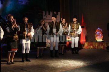 Grupul Școlar Nr. 1 Câmpulung: Spitalu’ 9 și Connect-R, invitați speciali în „Lumea Bobocilor”