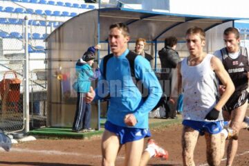 După ce au alergat pe pista stadionului Areni, cei mai buni sportivi au fost premiați de Cristina Casandra