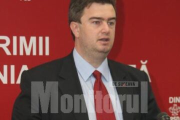 Cătălin Nechifor: „Sperăm ca la votul moțiunii parlamentarii PD-L să nu stea după fusta lui Traian Băsescu”