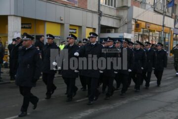 Ceremonial: Depuneri de coroane la statuia Bucovina Înaripată, de Ziua Armatei