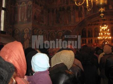 Slujbă arhierească: Arhiepiscopul Tomisului și Arhiepiscopul Sucevei, prezenți ieri la hramul Bisericii „Sf. Dumitru”