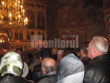 Slujbă arhierească: Arhiepiscopul Tomisului și Arhiepiscopul Sucevei, prezenți ieri la hramul Bisericii „Sf. Dumitru”