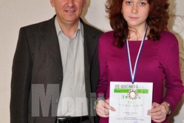 Iustina, împreună cu cel care a pregătit-o, prof. dr. Petru Crăciun