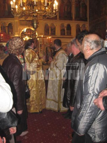 Slujbă arhierească: Arhiepiscopul Tomisului și Arhiepiscopul Sucevei, prezenți ieri la hramul Bisericii „Sf. Dumitru”