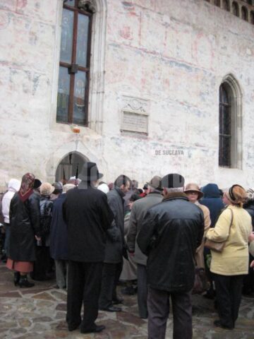 Slujbă arhierească: Arhiepiscopul Tomisului și Arhiepiscopul Sucevei, prezenți ieri la hramul Bisericii „Sf. Dumitru”