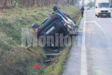 Autoturismul s-a răsturnat în șanțul de la marginea drumului