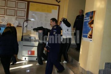 Suspecții furtului de 100.000 de euro de la Dornești rămân în arestul Inspectoratului de Poliție al Județului Suceava