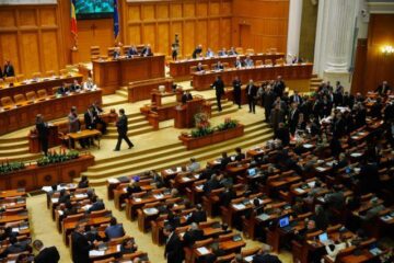 Ședința comună a Senatului și Camerei Deputaților pentru dezbaterea și votarea moțiunii de cenzură "Moțiunea României majoritare, moțiune populară", la Palatul Parlamentului. Foto: MEDIAFAX
