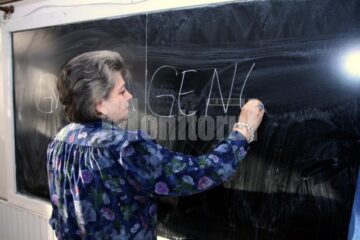 Liderul de sindicat Tania Cozmei, anunțând greva generală la Școala Generală Nr. 9