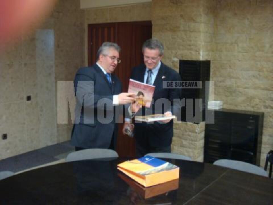 Reprezentantul Statelor Unite ale Americii, consulul general James B. Gray, s-a întâlnit cu primarul Sucevei, Ion Lungu