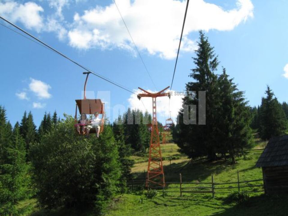 43 de adulți și copii au rămas ieri blocați la înălțime și au ajuns în siguranță la sol abia după aproape trei ore 43 de adulți și copii au rămas ieri blocați la înălțime și au ajuns în siguranță la sol abia după aproape trei ore