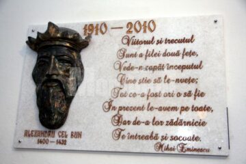 Placa omagială dezvelită ieri la Colegiul Tehnic „Alexandru cel Bun” din Gura Humorului