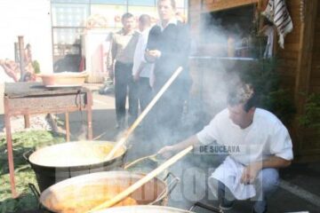 Delicatese bucovinene gătite la ceaun