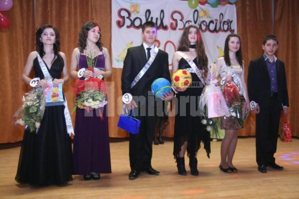 Andreea Bosânceanu și Andrei Andrușcă, Miss și Mister Dumbrăveni, alături de ceilalți câștigători