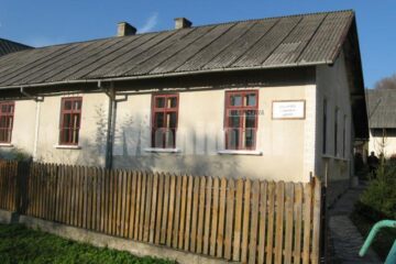 Biblioteca din Cacica - fațada