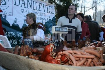 Vatra Dornei: La Casa Muntelui, s-a dat startul unui proiect de creștere a animalelor de carne