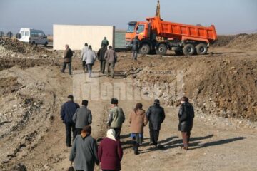 Protestatarii decisi sa se puna in fata utilajelor