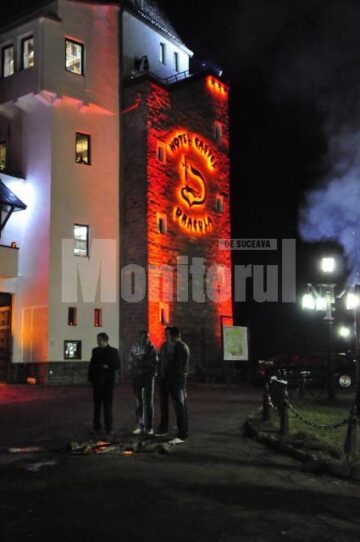 Halloween: Vrăjitoare din trei județe și-au dat întâlnire la Castelul Contelui Dracula