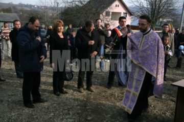 Donații: Maria Băsescu a împărțit paturi familiilor sinistrate din Șerbăuți