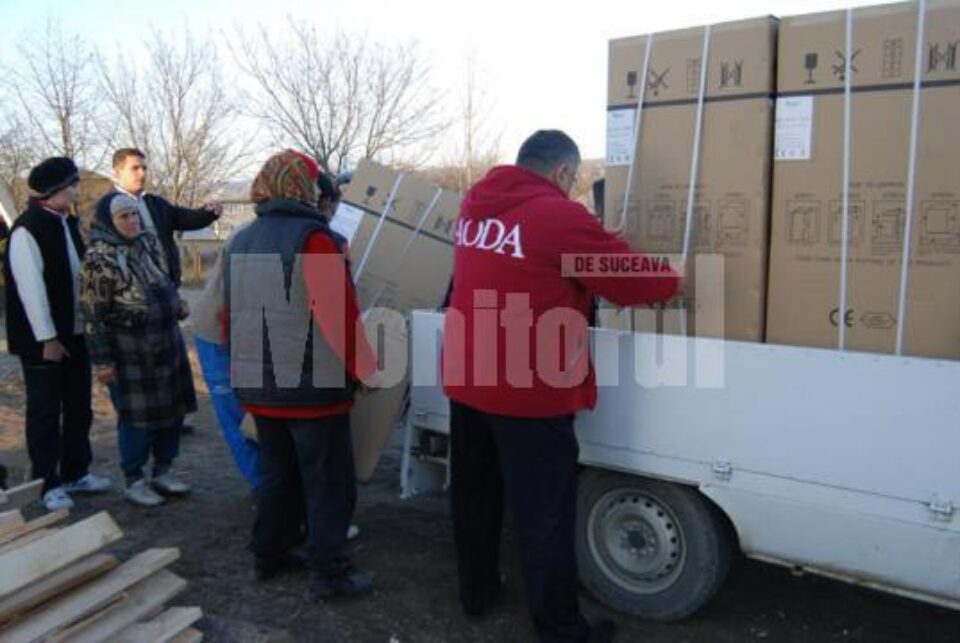 Sinistrații din Serbăuți au primit electrocasnice din partea AODA