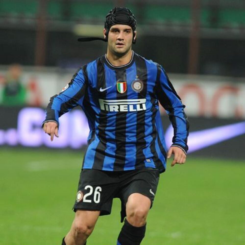 Chivu, criticat de toată lumea
