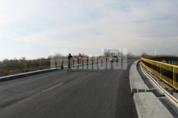Trafic: Podul rutier de la Dornești a fost redeschis circulației în lipsa autorităților
