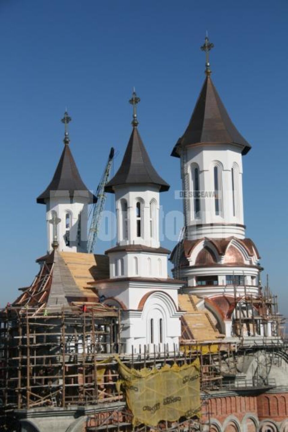 În ciuda crizei: Lucrările la Catedrala „Nașterea Domnului” Suceava au înaintat vizibil în acest an